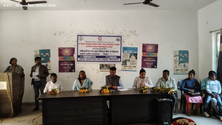 ऑनलाईन उत्पीडन, साइबर बुलिंग, फर्जी आईडी, फोटो व वीडियों का दुरुपयोग, ब्लैकमेलिंग जैसे खतरों को ले किया जागरूक