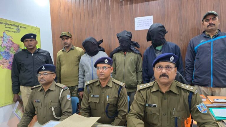 मुन्ना मोबाइल छठी बार गया जेल, रेलवे क्वार्टर में चोरी मामले में दो साथियों के साथ गिरफ्तार