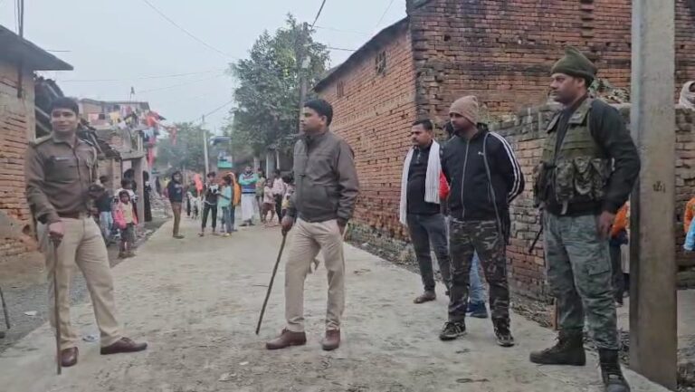 दो पक्षों के बीच विवाद में बमबाजी, पहुंची पुलिस, आरोपी फरार