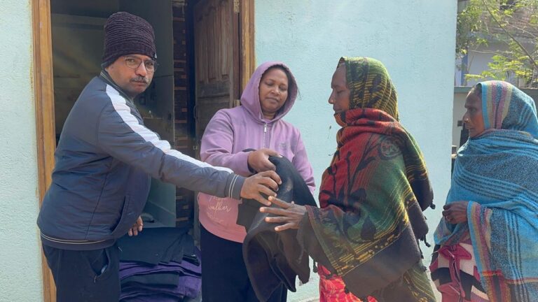 कड़ाके की ठंड में एलेक्स फाउंडेशन ने बढ़ाया मदद का हाथ