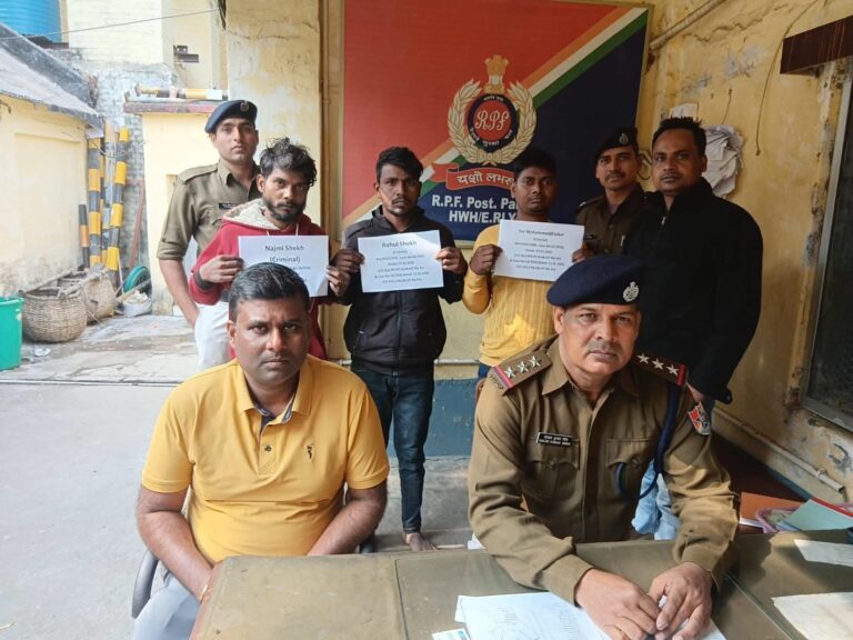 ट्रेन हादसे को अंजाम देने की नाकाम कोशिश मामले में तीन गिरफ्तार