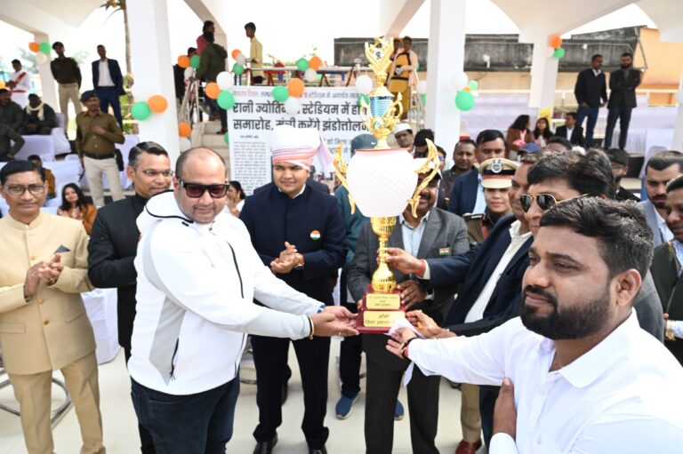 आन बान शान से फहराया तिरंगा,मुख्य समारोह में मंत्री संजय प्रसाद यादव हुए शामिल