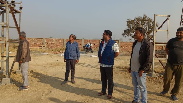 विधायक के निर्देश पर प्रखंड अध्यक्ष और विधायक के सहायक ने किया निरीक्षण