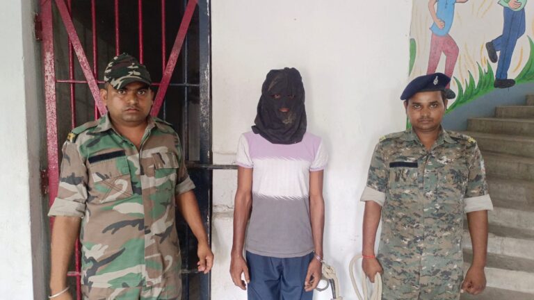 रात में चेकपोस्ट कर्मी से अभद्रता पड़ी भारी, सरकारी कार्य में बाधा डालने के आरोप में ट्रक चालक गिरफ्तार